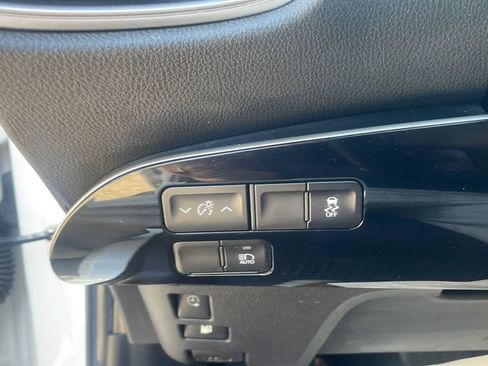 Used 2021 Toyota Prius Prime LE w/ Carpet Mat Package (TMS) FWD image 16