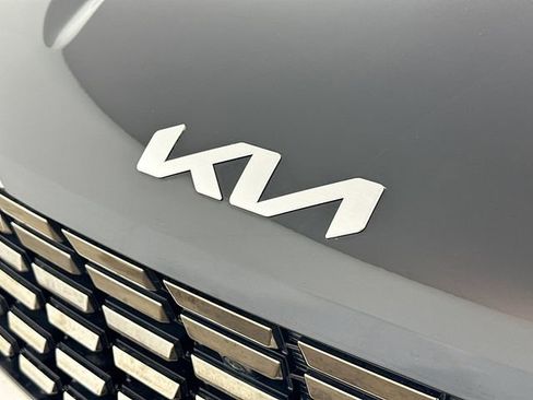 Used 2023 Kia Carnival SX Prestige image 33