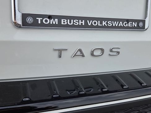 New 2026 Volkswagen Taos SE FWD image 14