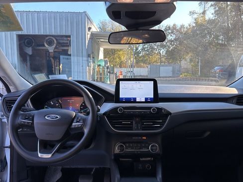 Used 2021 Ford Escape SE image 7