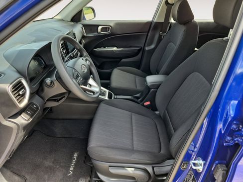 Used 2025 Hyundai Venue SE FWD image 21