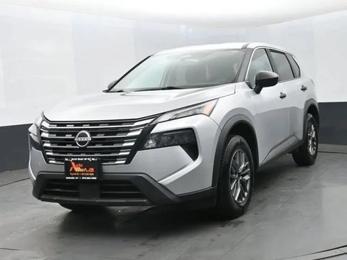 Used 2024 Nissan Rogue S FWD image 1