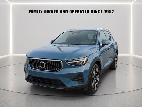 Used 2023 Volvo XC40 B5 Plus AWD/4WD image 7