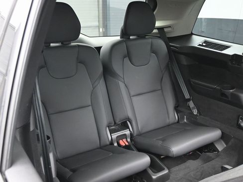 Used 2024 Volvo XC90 B5 Plus image 32