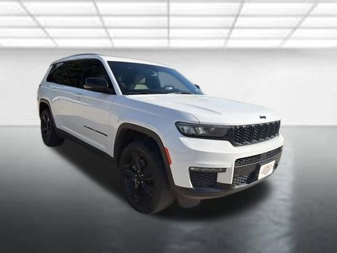 Used 2024 Jeep Grand Cherokee L Limited w/ Black Appearance Package AWD/4WD image 1