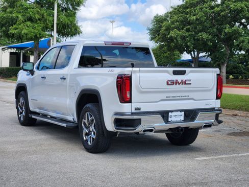 Used 2023 GMC Sierra 1500 SLT AWD/4WD image 4