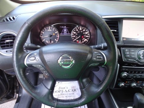 Used 2019 Nissan Pathfinder SV image 14