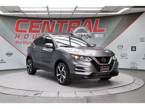 Certified 2022 Nissan Rogue Sport SL image 1