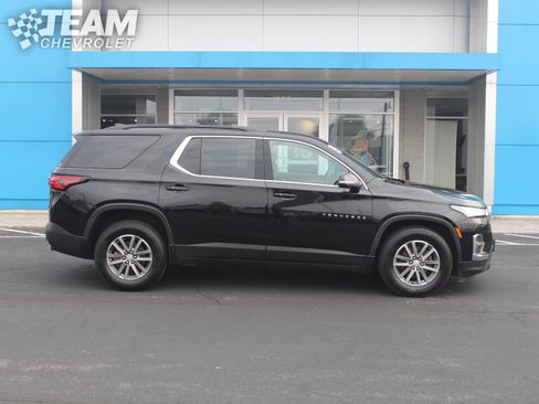 Used 2023 Chevrolet Traverse LT w/ Rear Camera Mirror Package AWD/4WD image 3