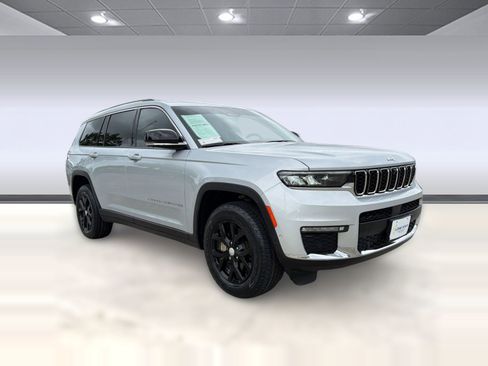 Used 2024 Jeep Grand Cherokee L Limited w/ Luxury Tech Group II image 7