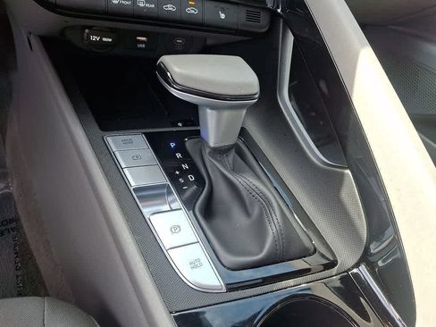 Used 2025 Hyundai Elantra SEL FWD image 15