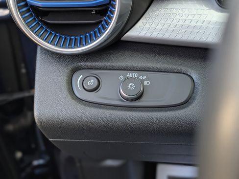 Certified 2024 Chevrolet Trax LT w/ Driver Confidence Package image 25