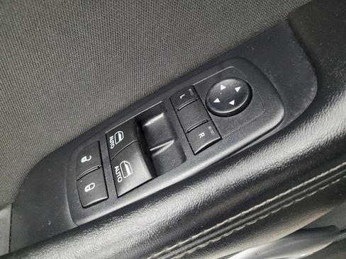 Used 2017 Dodge Challenger SXT RWD image 27