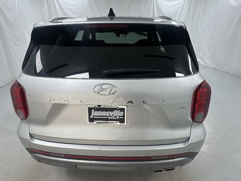 Used 2024 Hyundai Palisade Limited image 4