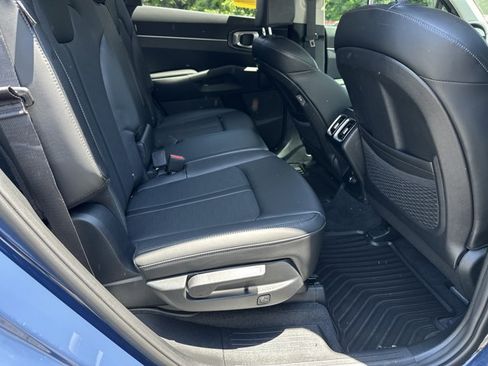 Used 2025 Kia Sorento S w/ Panoramic Sunroof Package FWD image 18