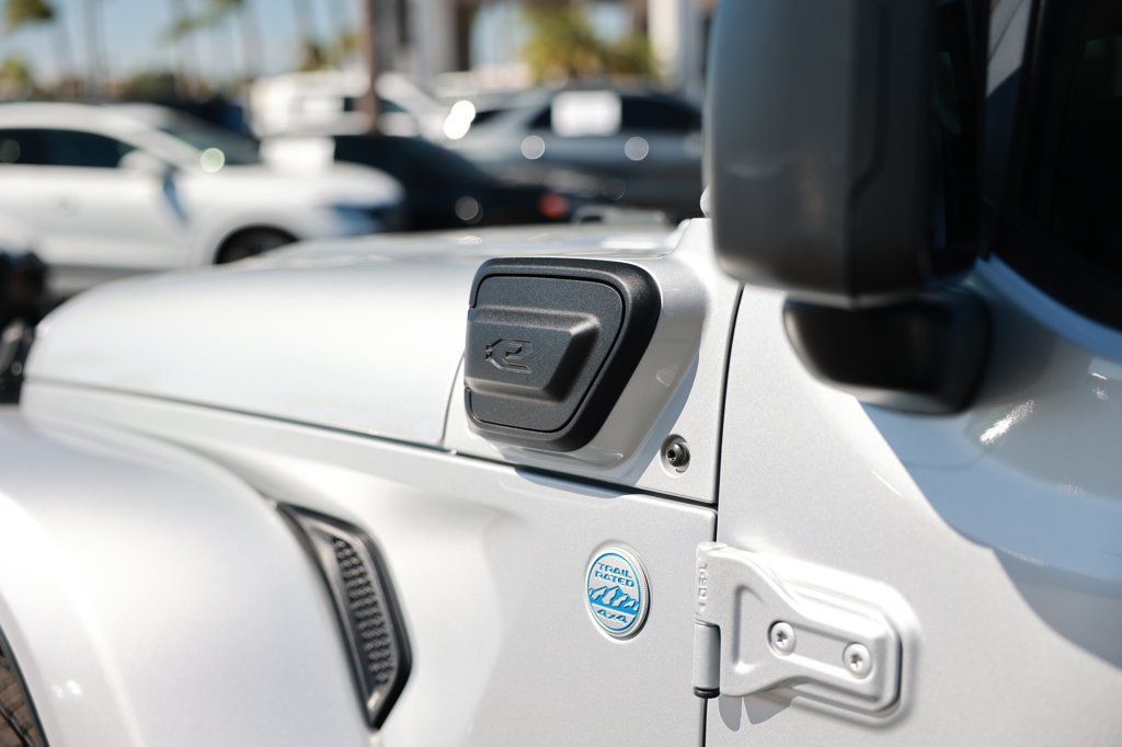 Used 2022 Jeep Wrangler Unlimited Sahara AWD/4WD image 16