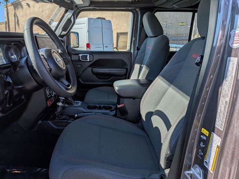 Used 2025 Jeep Wrangler Rubicon image 15
