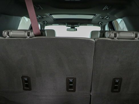 Used 2022 GMC Yukon XL SLT w/ SLT Premium Package RWD image 34
