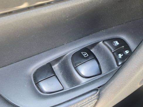 Used 2017 Nissan Rogue SV w/ Midnight Edition AWD/4WD image 18
