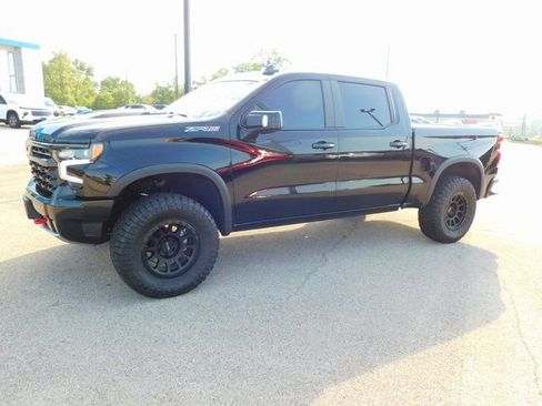 Used 2023 Chevrolet Silverado 1500 ZR2 w/ Technology Package image 11