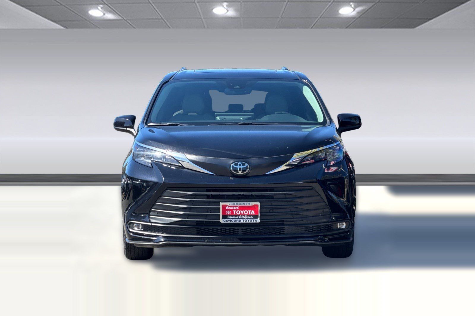 Used 2026 Toyota Sienna XLE FWD image 6