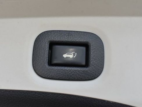 Used 2018 Nissan Rogue SV w/ Premium Package AWD/4WD image 37