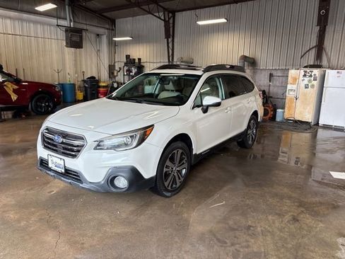 Used 2018 Subaru Outback 2.5i Limited AWD/4WD image 3