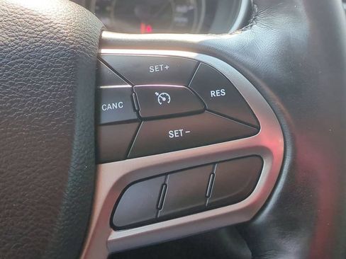 Used 2021 Jeep Cherokee Latitude Lux w/ Comfort/Convenience Group AWD/4WD image 16