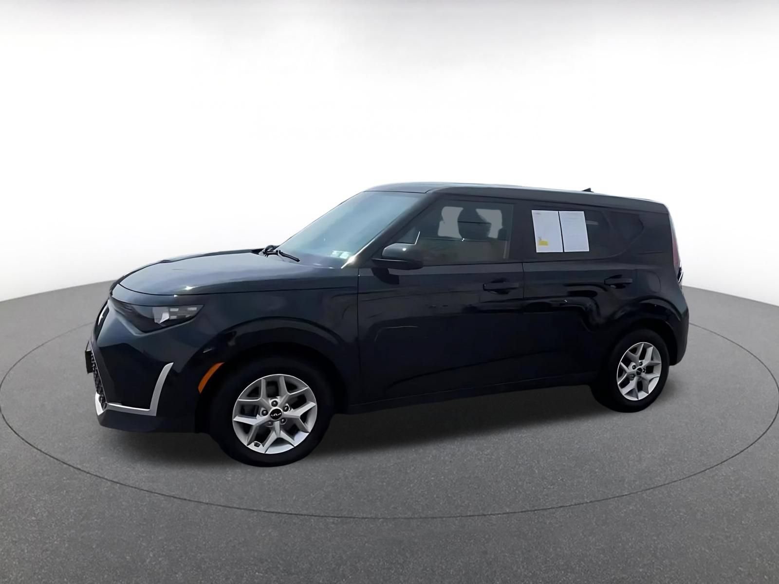 Used 2025 Kia Soul LX w/ LX Technology Package FWD image 7