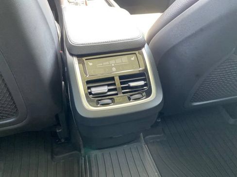 Used 2021 Volvo XC90 T6 Momentum w/ Climate Package AWD/4WD image 15