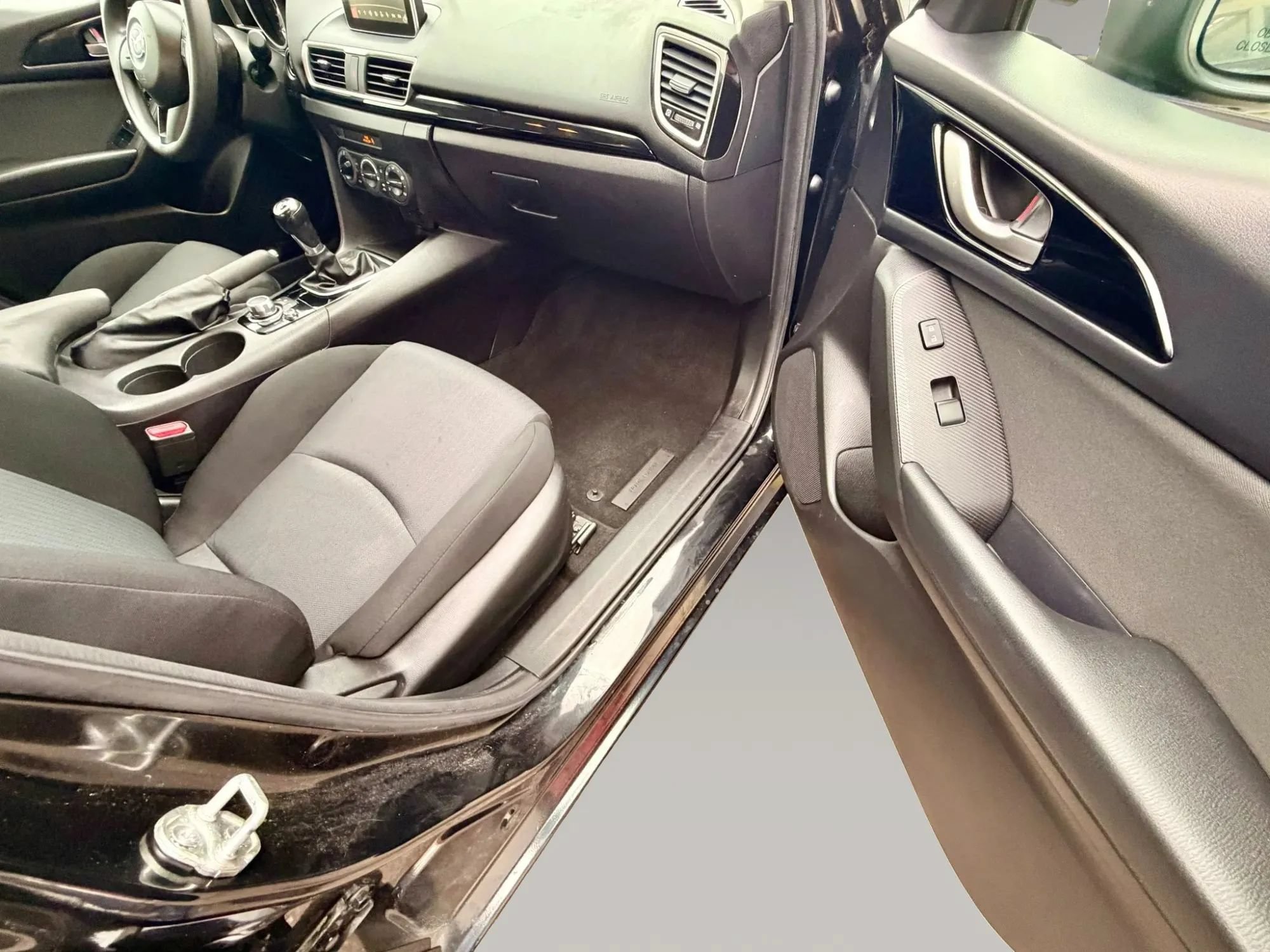 Used 2016 MAZDA MAZDA3 i Sport FWD image 9