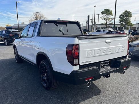 Used 2025 Honda Ridgeline Black Edition image 5