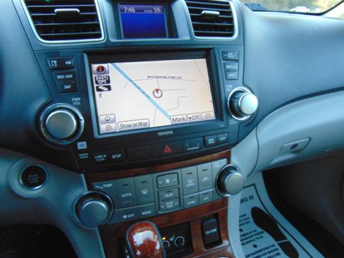 Used 2012 Toyota Highlander Limited w/ Tow Pkg image 29