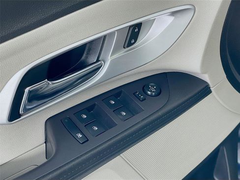 Used 2017 Chevrolet Equinox LT w/ Convenience Package image 20