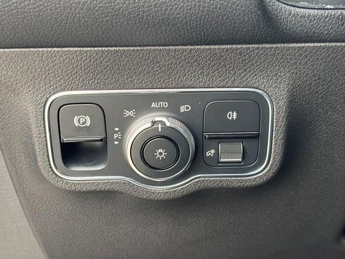 Used 2020 Mercedes-Benz GLB 250 4MATIC image 16