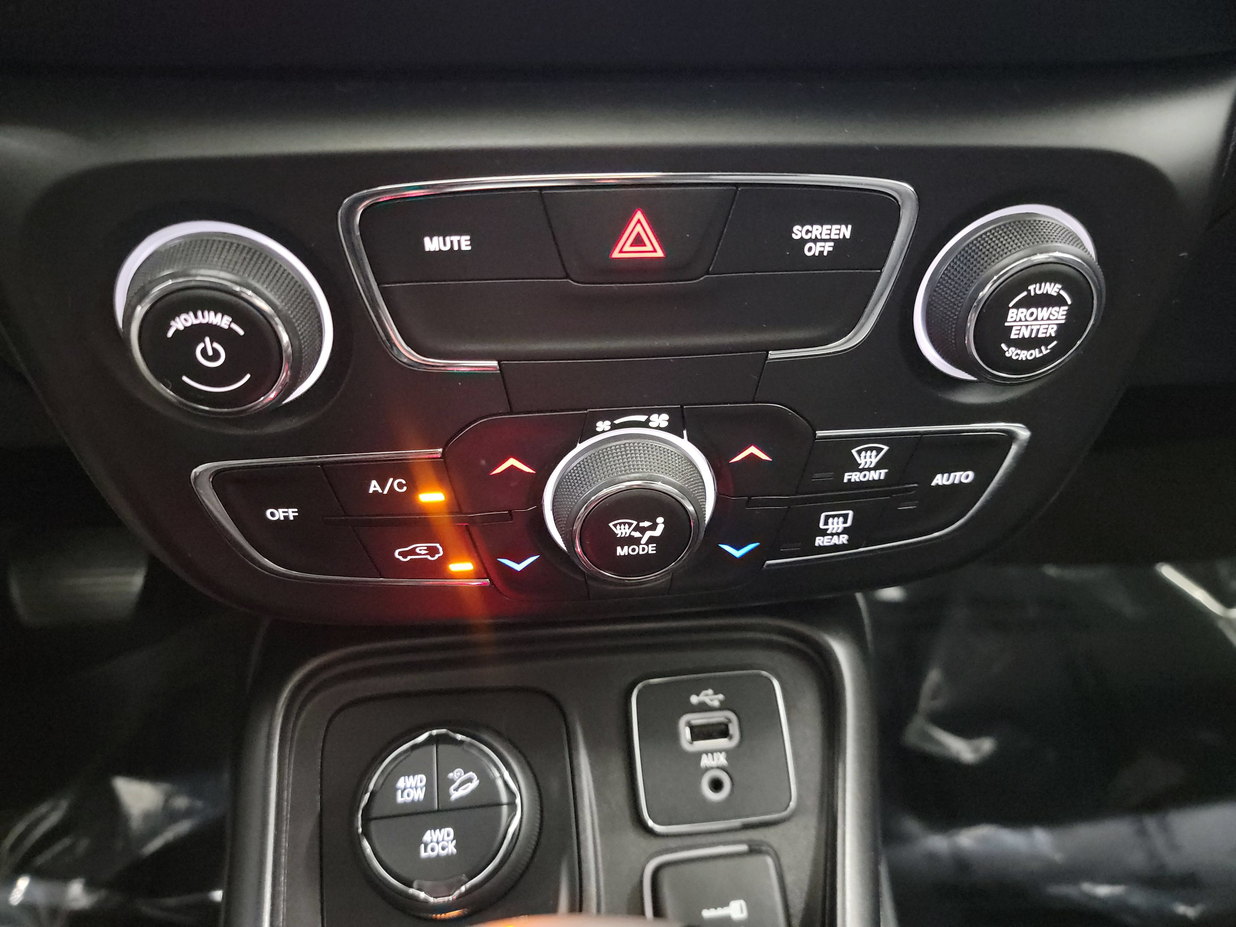Used 2018 Jeep Compass Trailhawk w/ Leather Interior Group AWD/4WD image 21