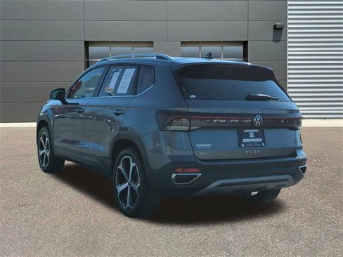 Used 2025 Volkswagen Taos SEL image 5