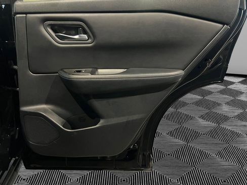 Used 2024 Nissan Rogue SV image 16