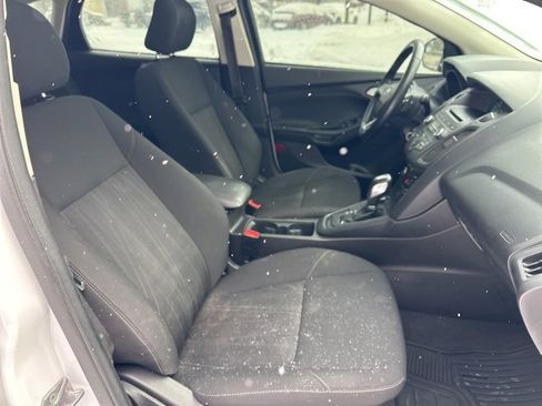 Used 2016 Ford Focus SE w/ SE Sport Package image 34