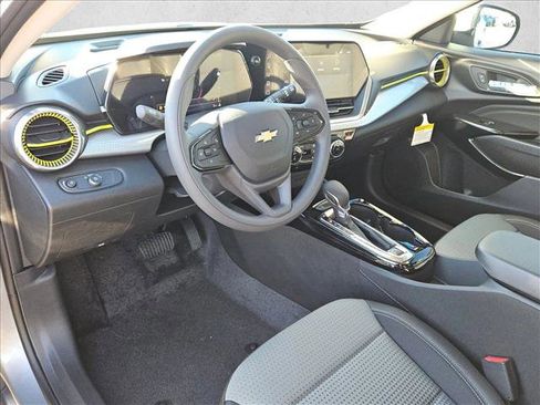 New 2026 Chevrolet Trax LT image 3