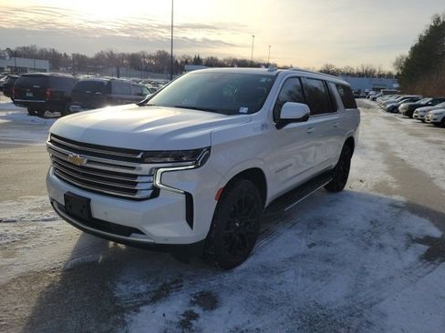 Used 2023 Chevrolet Suburban High Country image 24