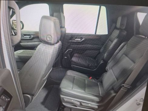 Used 2026 GMC Yukon Denali w/ Sun & Power Step Package AWD/4WD image 7