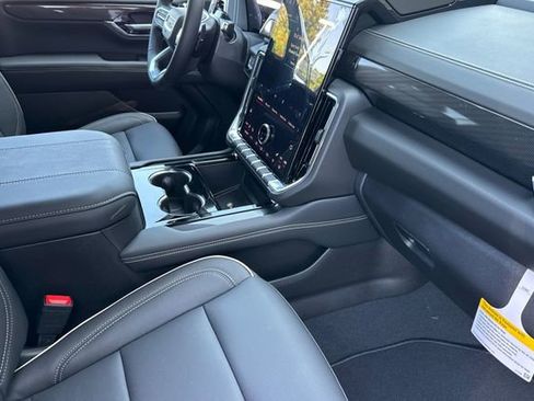 New 2026 GMC Yukon XL Elevation AWD/4WD image 19