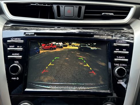 Used 2018 Nissan Murano S FWD image 17