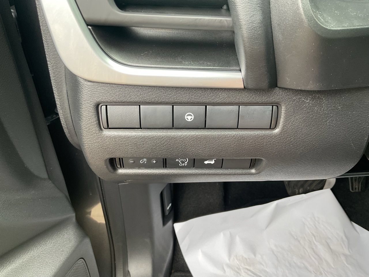 Used 2025 Nissan Rogue SV FWD image 19