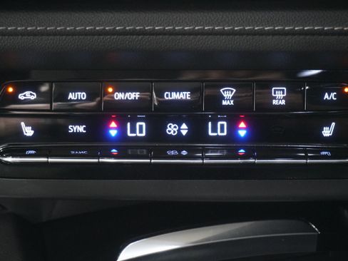 Used 2022 Buick Envision Essence w/ Sport Touring Package FWD image 21