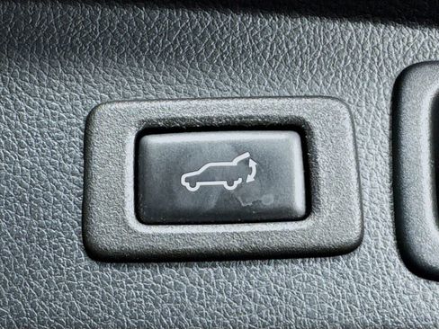 Used 2016 Subaru Forester 2.5i Limited image 32