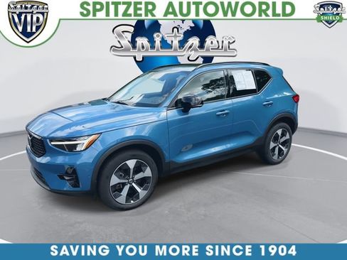 Used 2023 Volvo XC40 B5 Plus w/ Driver Assist Package AWD/4WD image 4