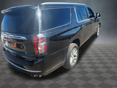 Used 2022 Chevrolet Suburban Premier image 3