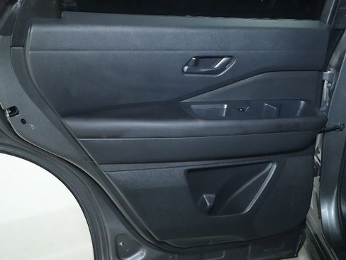 Used 2025 Nissan Pathfinder SV image 13